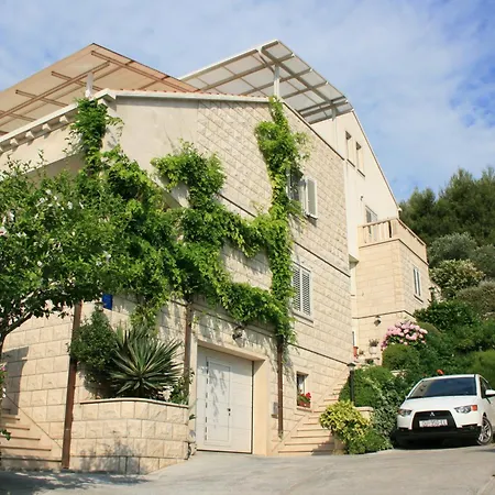 Hela Apartament *